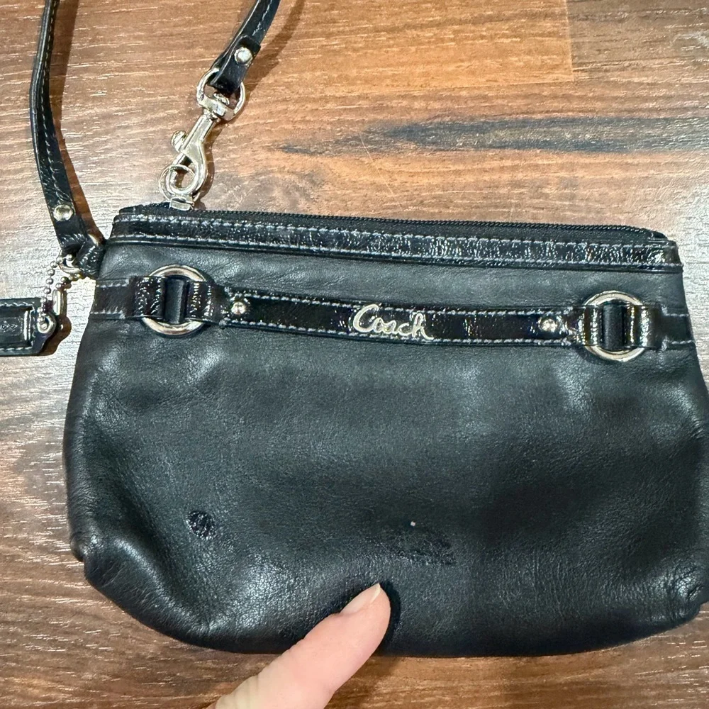 Coach Gallery Black Leather Medium Corner Zip Wristlet with Wrist Strap, Hangtag